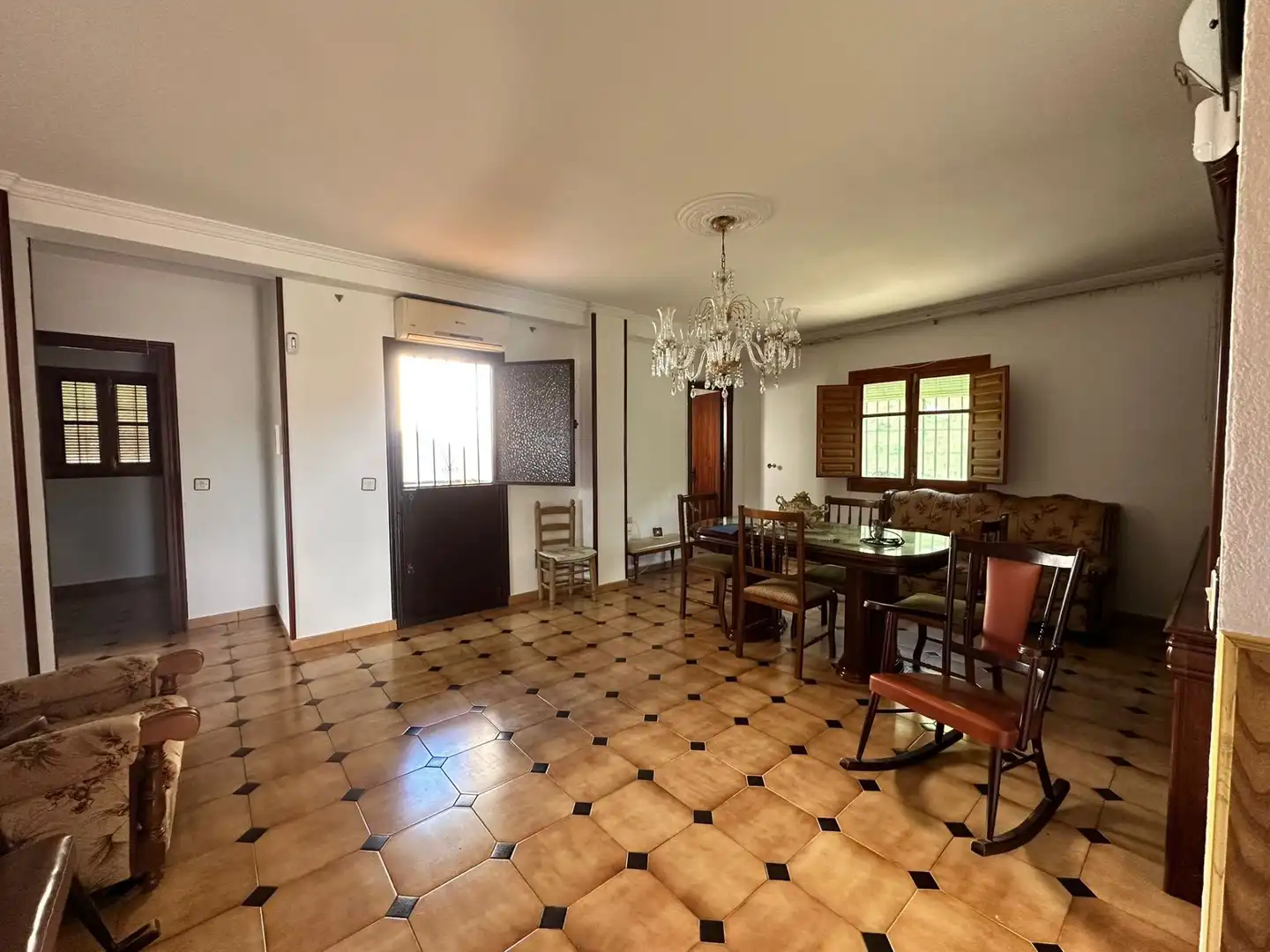 Menjador de Casa o xalet en venda en Vélez-Málaga amb Aire condicionat, Jardí privat i Traster