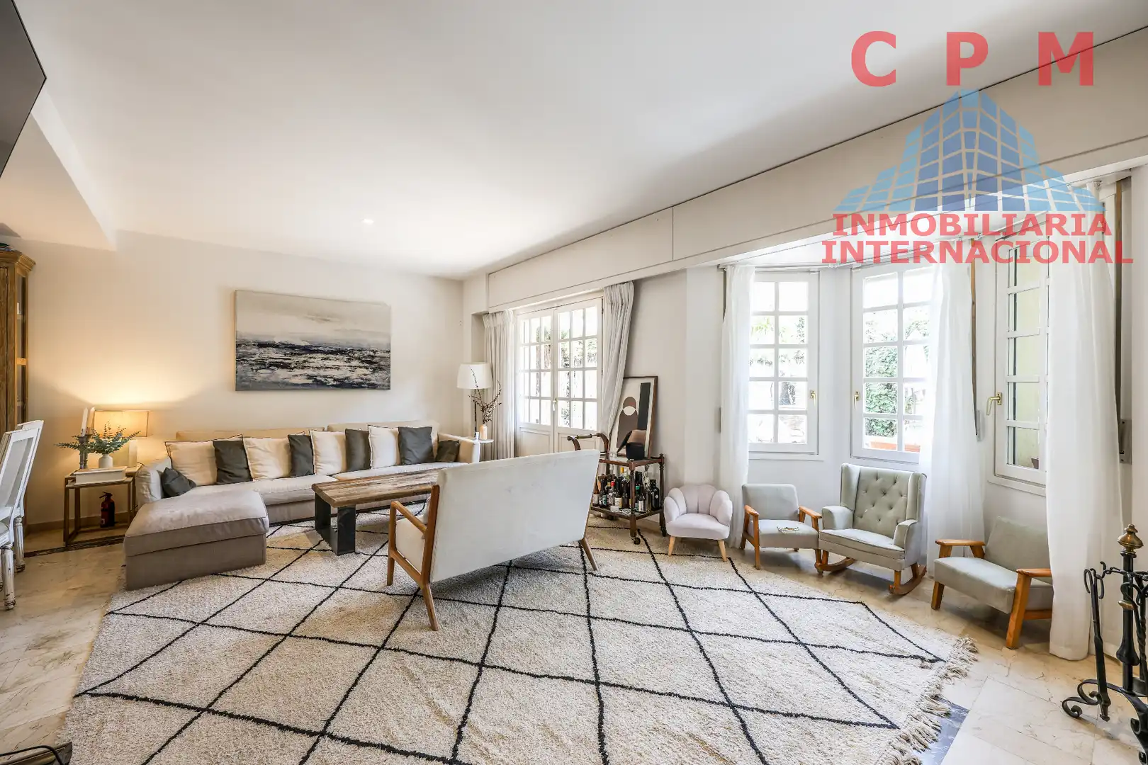 Sala de estar de Casa adosada de alquiler en La Moraleja con Aire acondicionado, Calefacción y Jardín privado