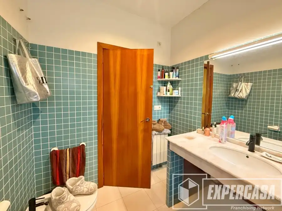 Bathroom of Houses for sale in Llíria  with Air Conditioner, Terrace and Storage room