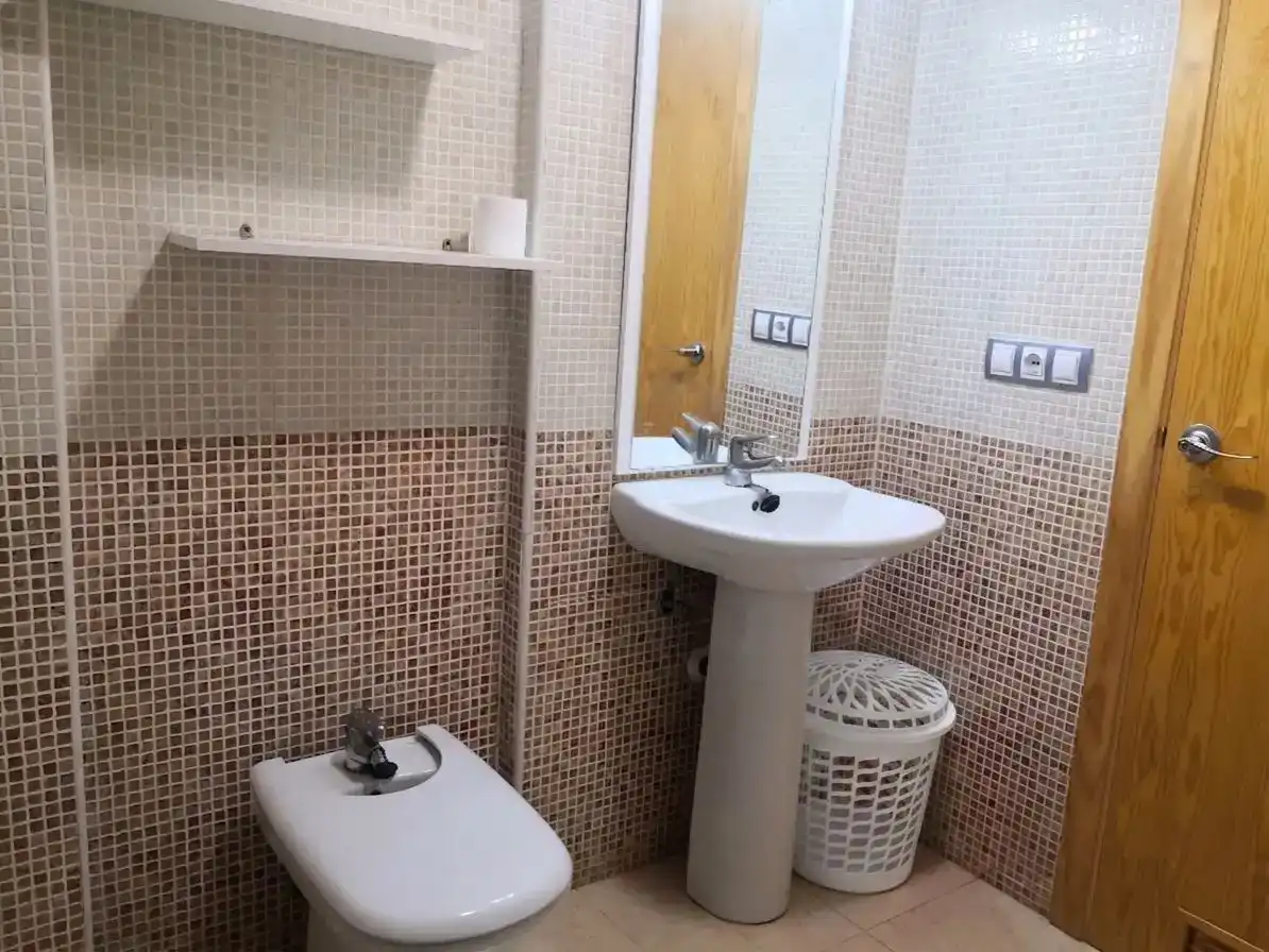 Baño de Piso en venta en Vícar con Piscina