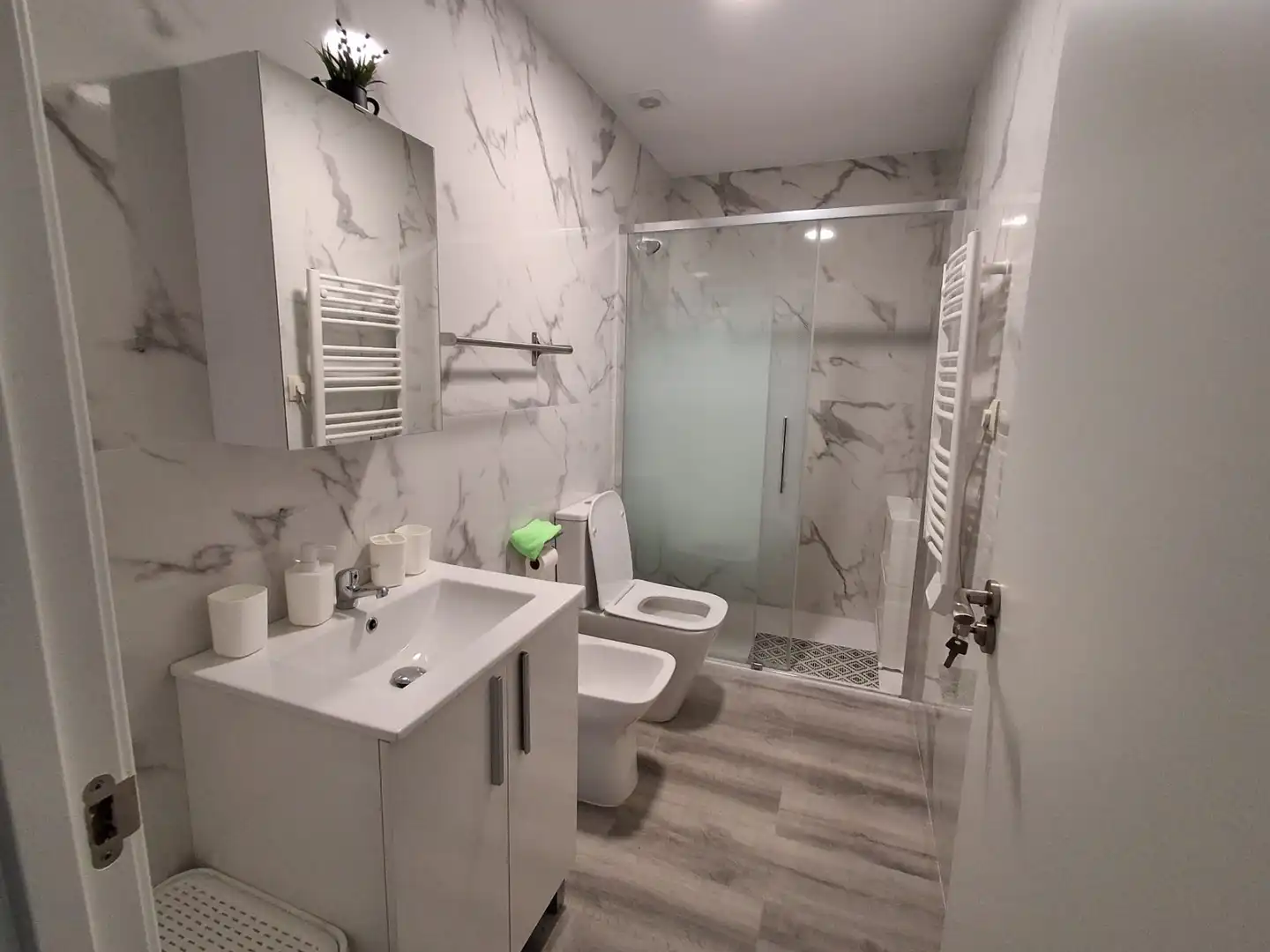 Badezimmer von Wohnung zur Miete in Ourense Capital  mit Heizung, Möbliert und Ofen