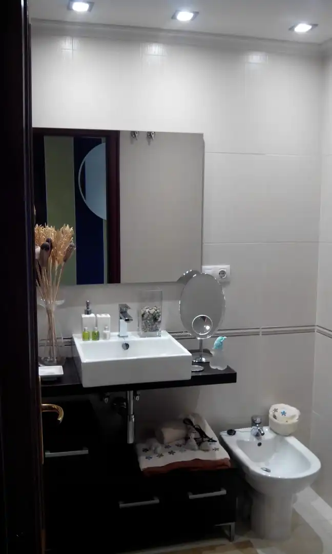 Badezimmer von Wohnung zur Miete in Gijón  mit Heizung und Abstellraum