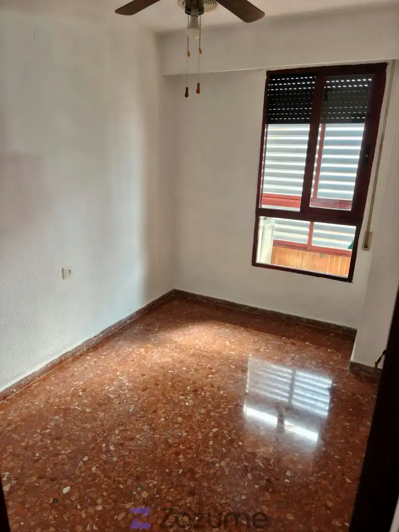 Terrasse von Wohnung zur Miete in Mislata mit Terrasse, Ofen und Waschmaschine