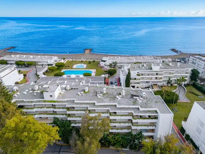 Vista exterior de Apartament en venda en Marbella amb Aire condicionat, Calefacció i Terrassa