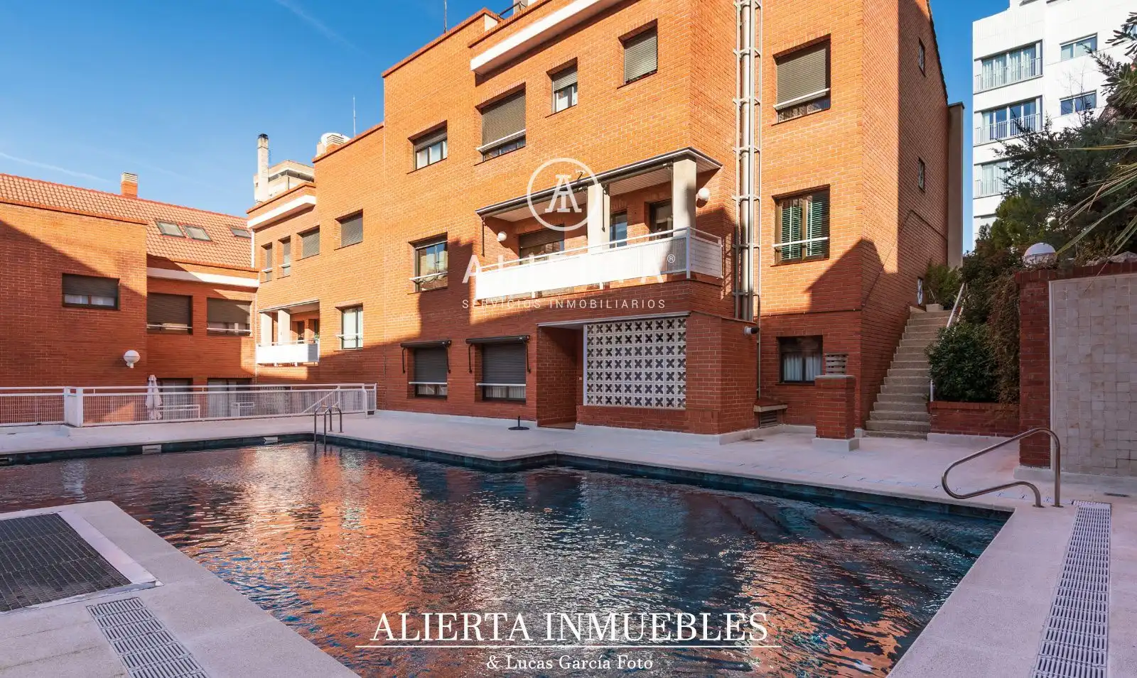 Vista exterior de Casa adosada en venda en Zaragoza amb Aire condicionat, Calefacció i Traster