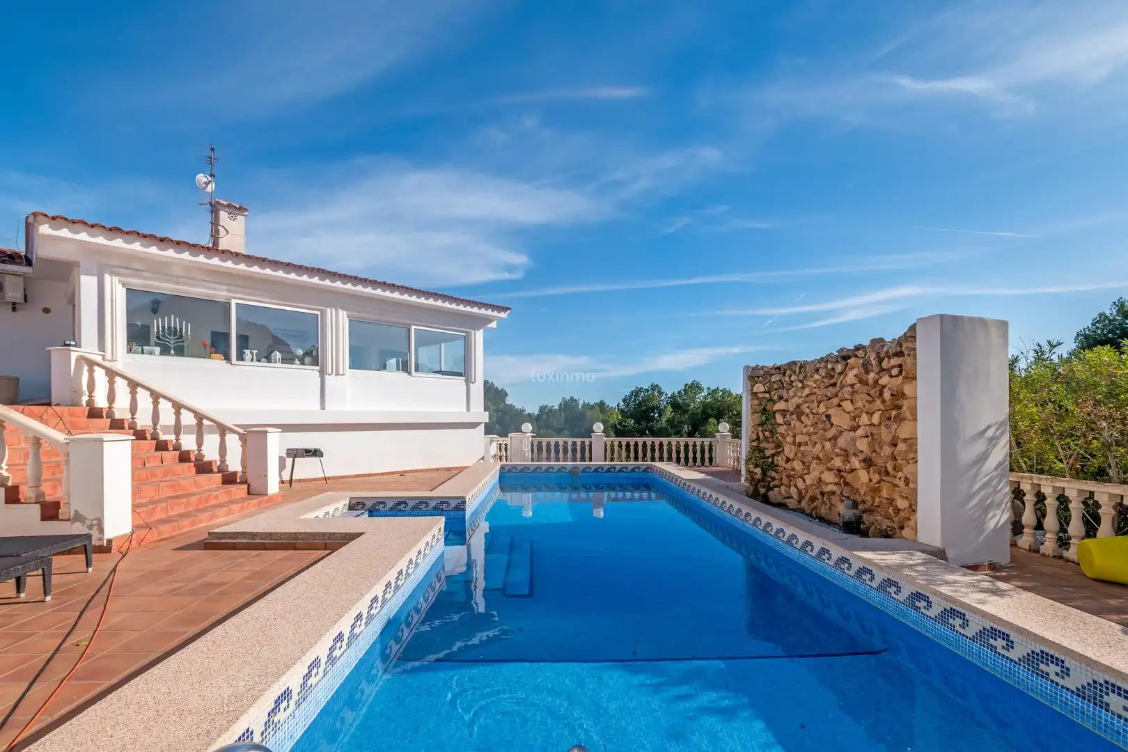 Vista exterior de Casa o chalet en venta en La Nucia con Aire acondicionado, Trastero y Piscina