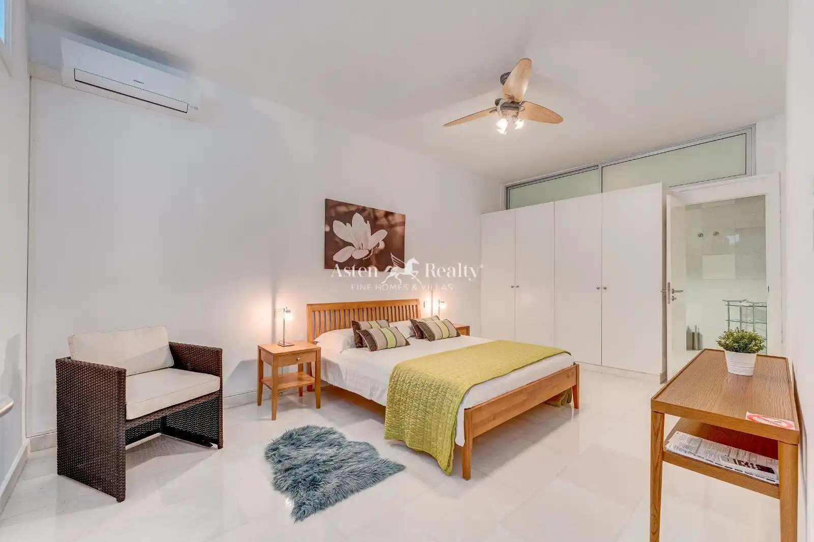 House with pool for sale in Londres, imagen 52
