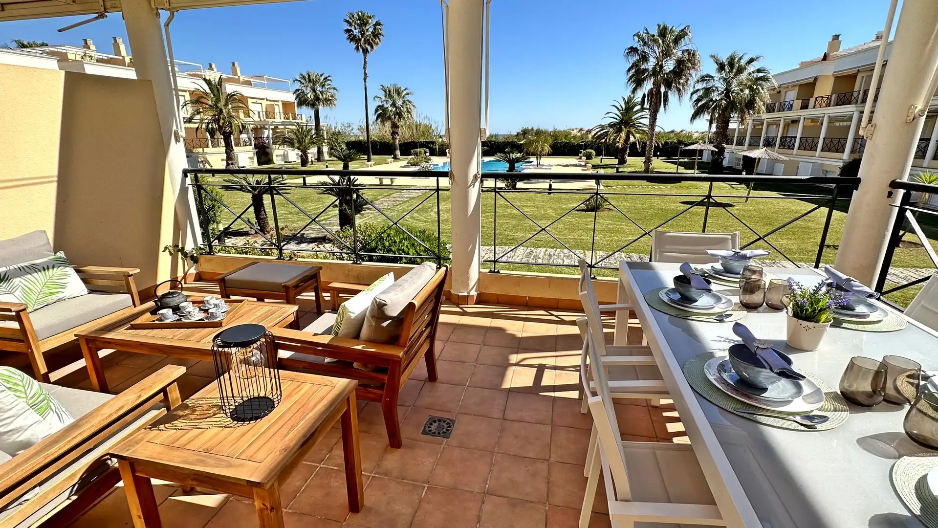 Terrasse von Wohnungen zur Miete in Oliva mit Klimaanlage, Heizung und Privatgarten