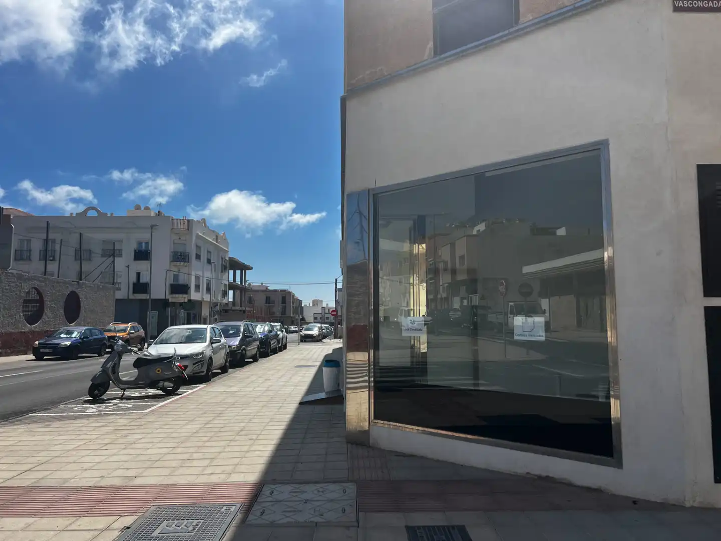 Vista exterior de Local de alquiler en Puerto del Rosario con Aire acondicionado