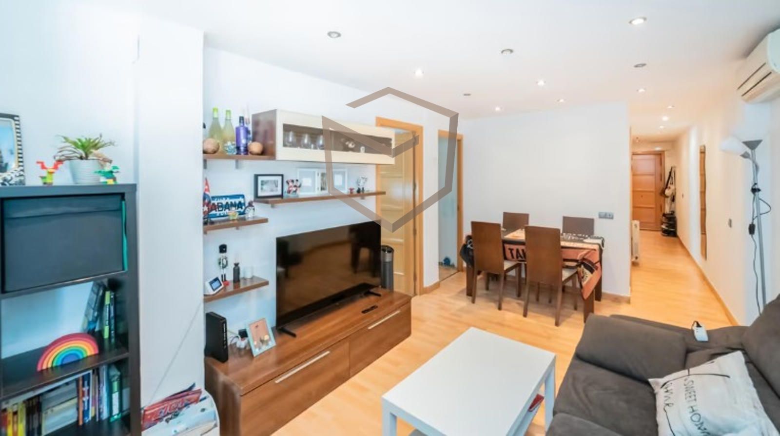 Sala d'estar de Pis en venda en  Madrid Capital amb Aire condicionat, Calefacció i Piscina