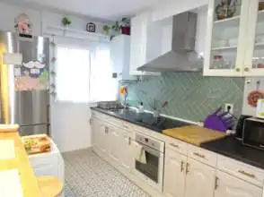 Cocina de Piso de alquiler en Gijón  con Calefacción, Parquet y Amueblado