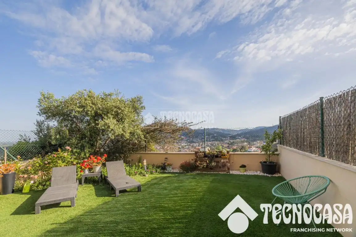 Terraza de Casa adosada en venta en Sant Vicenç Dels Horts con Aire acondicionado y Calefacción