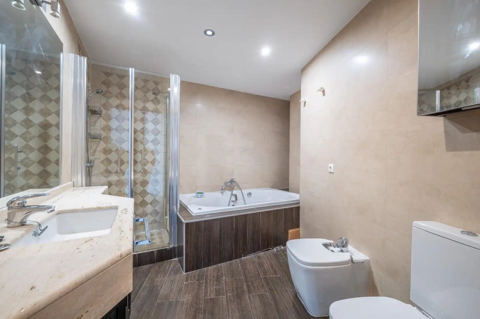 Baño de Piso en venta en Granada con Aire acondicionado y Calefacción