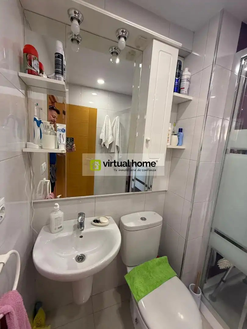 Baño de Piso en venta en Benidorm con Aire acondicionado, Terraza y Amueblado