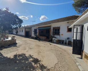 Vista exterior de Finca rústica en venda en Ribatejada amb Jardí privat, Piscina i Moblat