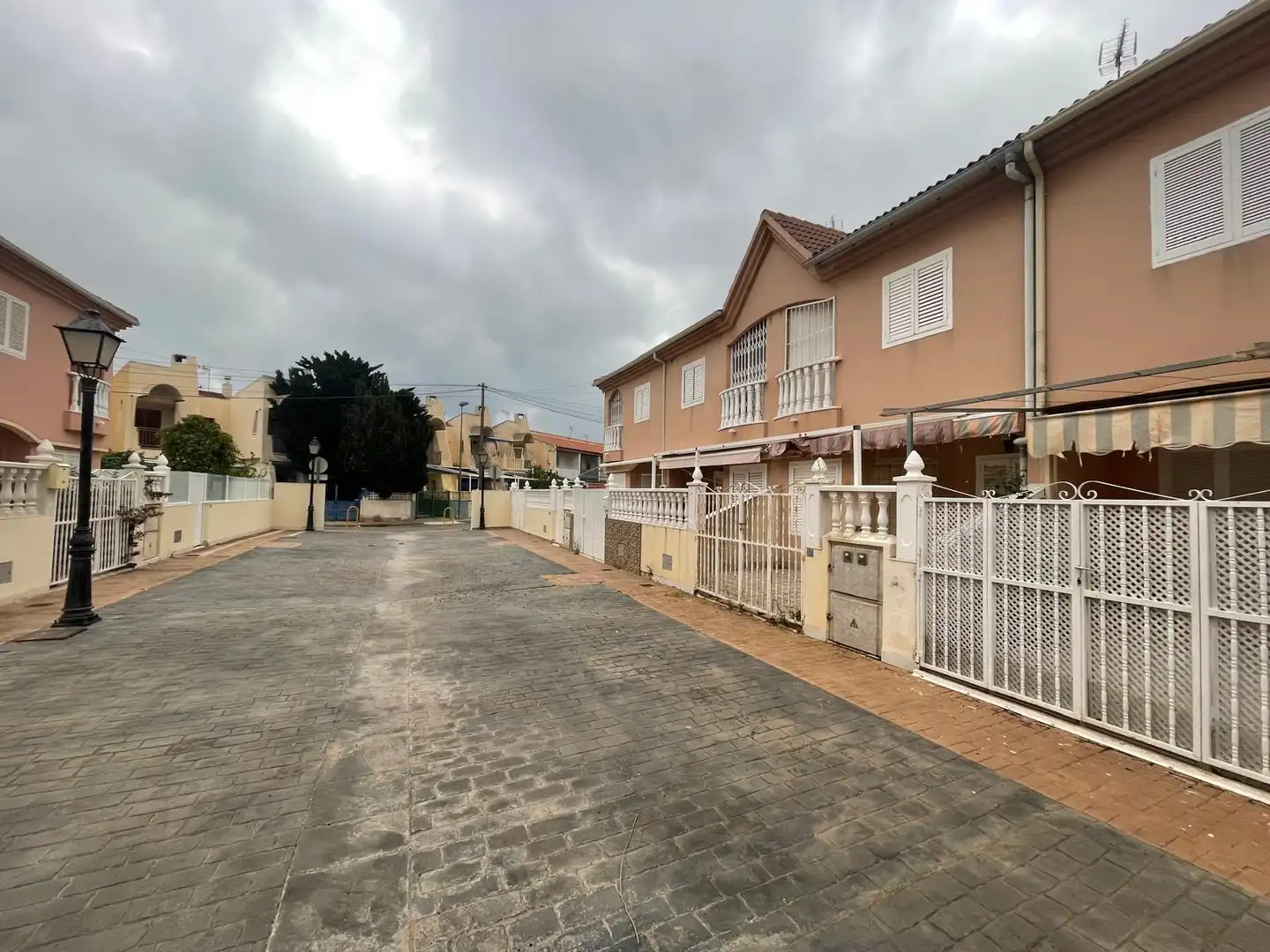Außenansicht von Einfamilien-Reihenhaus zum Verkauf in San Pedro del Pinatar mit Terrasse, Möbliert und Ofen