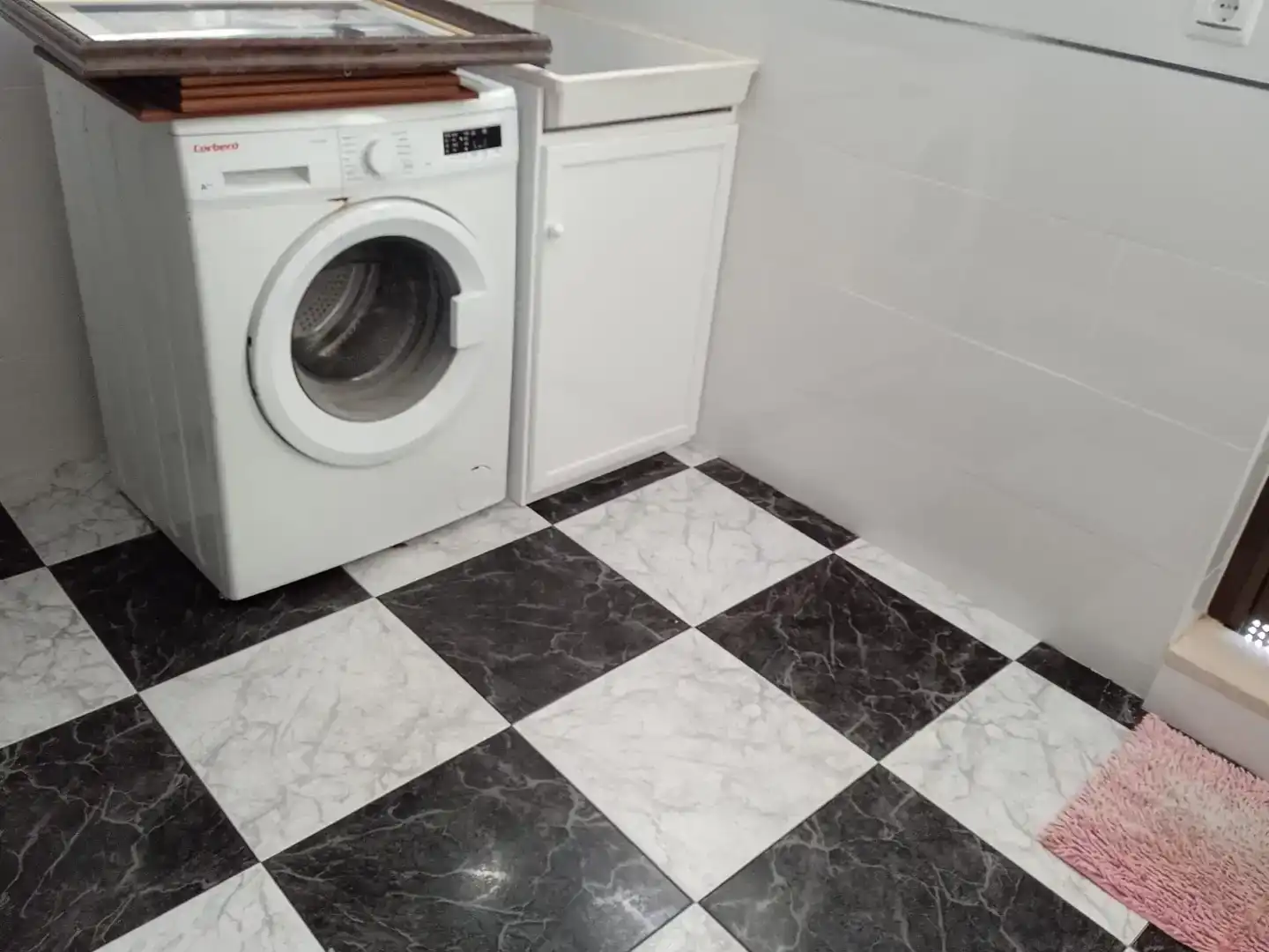 Bathroom of Flat for rent in Osuna  with Air Conditioner, Furnished and Washing machine