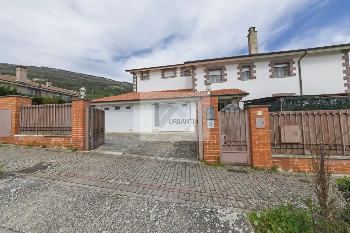Vista exterior de Casa o chalet en venta en Berrioplano / Berriobeiti con Aire acondicionado, Calefacción y Jardín privado
