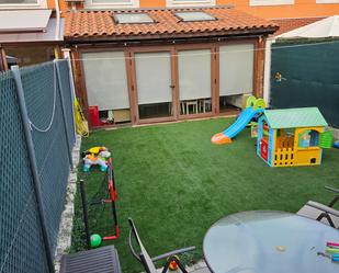 Jardí de Casa adosada en venda en Tudela de Duero amb Calefacció, Jardí privat i Parquet