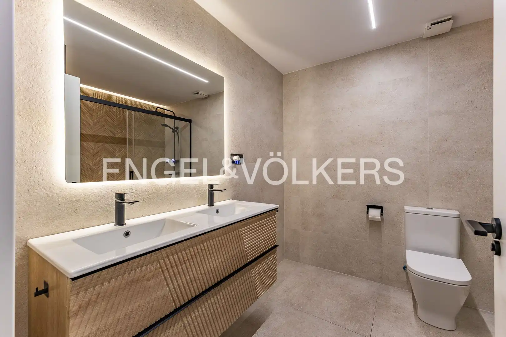 Bathroom of Flat for sale in Sabadell  with Air Conditioner, Heating and Parquet flooring