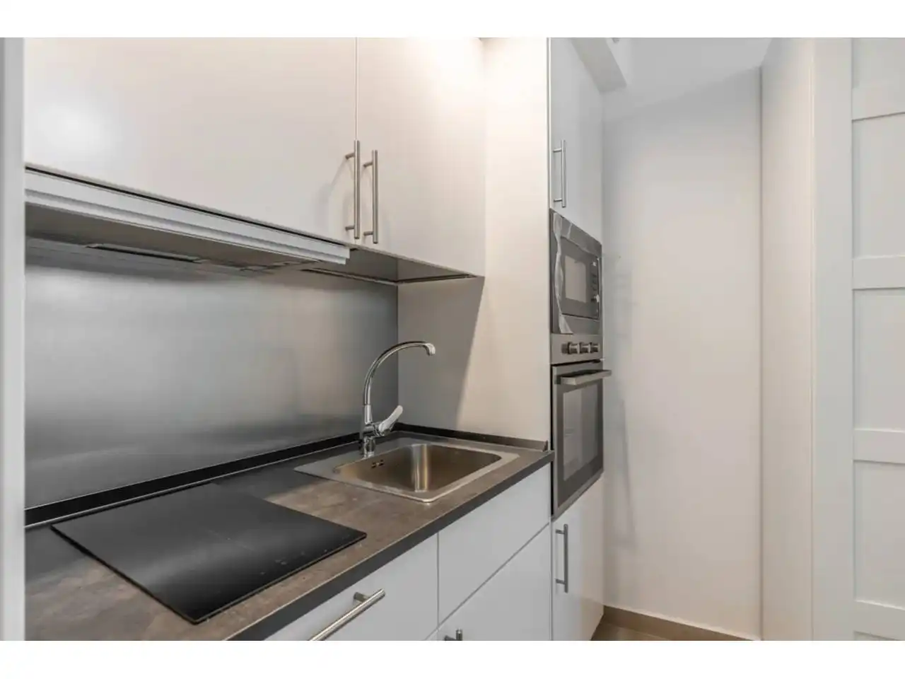 Cuina de Estudi en venda en Cornellà de Llobregat amb Parquet i Moblat