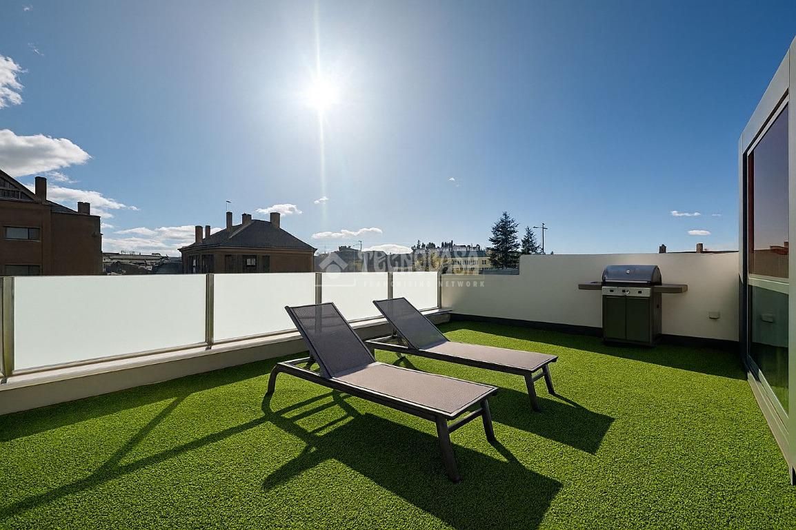 Terrassa de Casa adosada en venda en  Madrid Capital amb Jardí privat