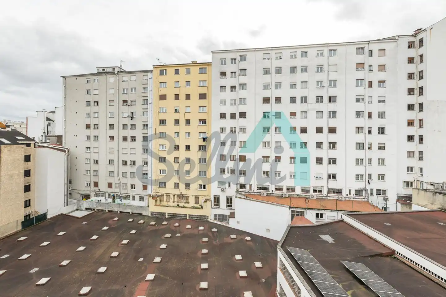 Vista exterior de Pis de lloguer en Oviedo  amb Calefacció i Moblat