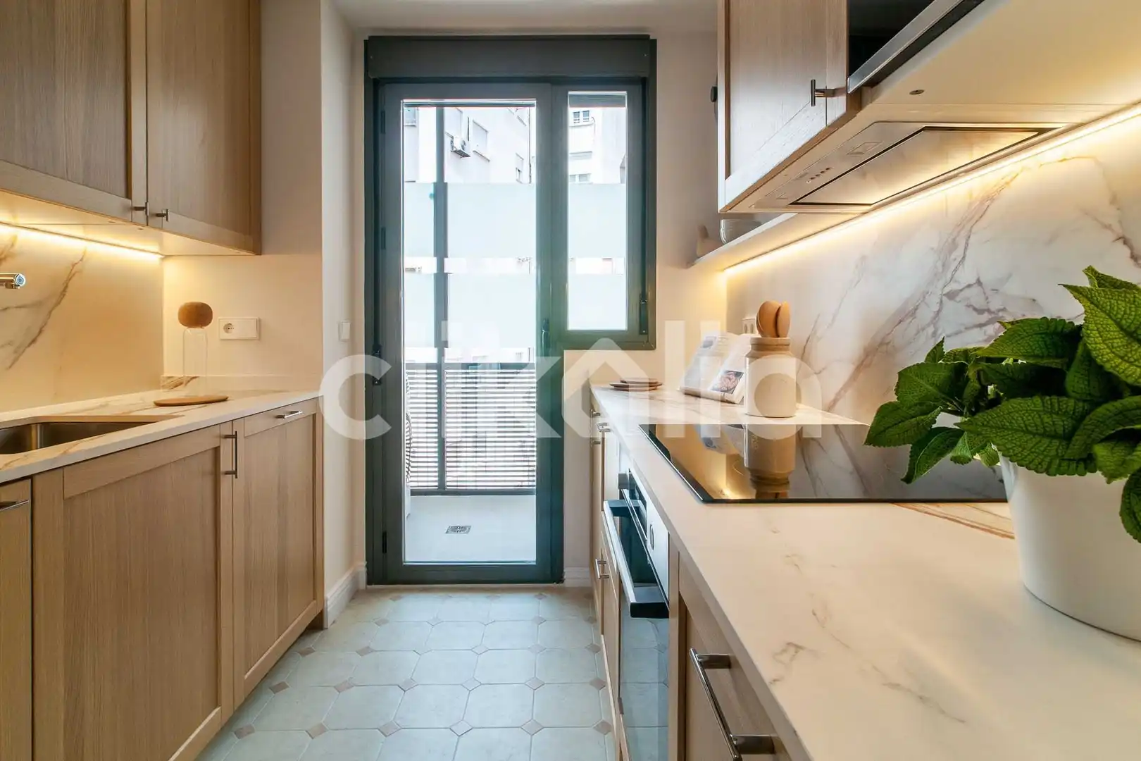 Küche von Dachboden zum Verkauf in Madrid mit Klimaanlage, Heizung und Terrasse