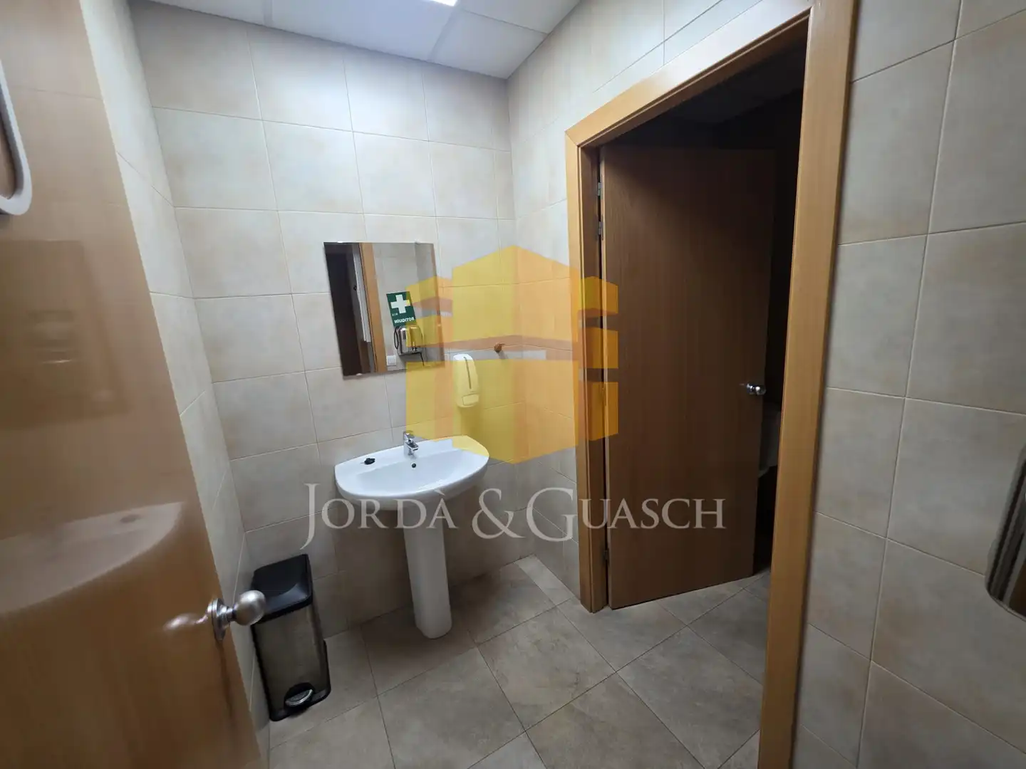 Baño de Nave industrial de alquiler en Vilamarina
