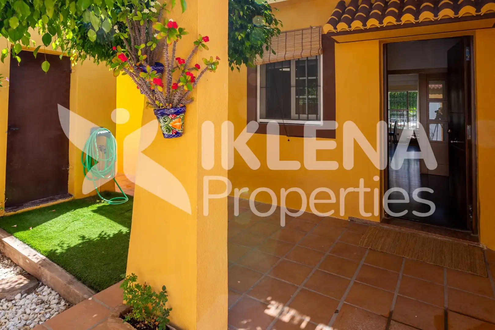 Garden of Houses for sale in Roquetas de Mar  with Air Conditioner, Private garden and Parquet flooring