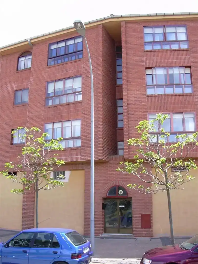 Vista exterior de Pis en venda en Soria Capital  amb Parquet, Moblat i Forn
