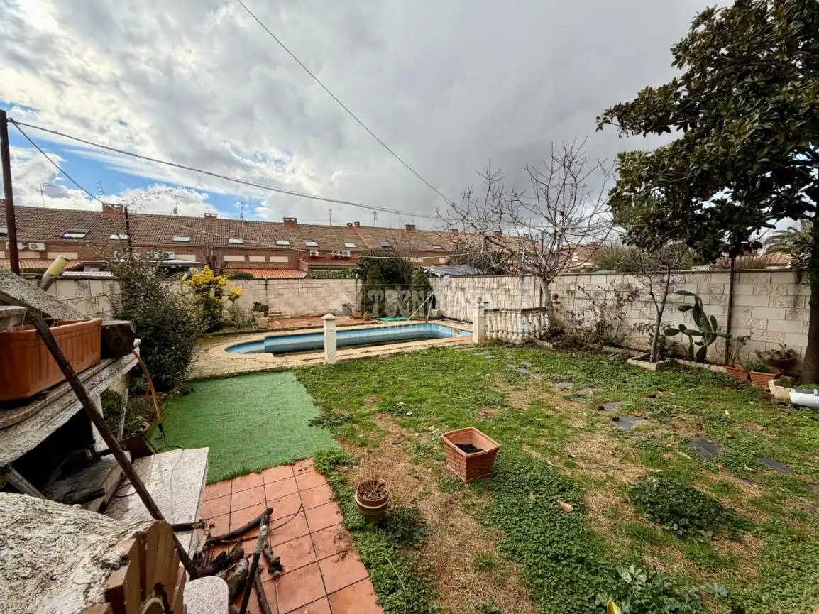 Casa adosada en venta en Villanueva de la Torre