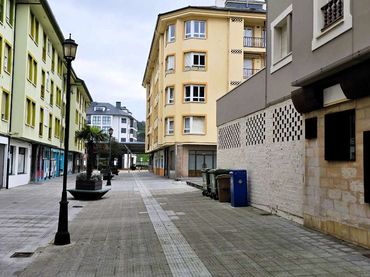 Locale commerciale in vendita a Navia