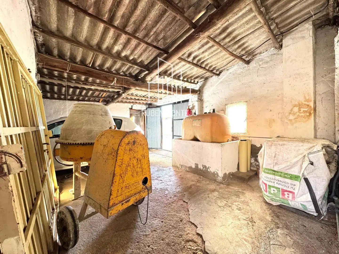Local en venta en Gomecello con Terraza