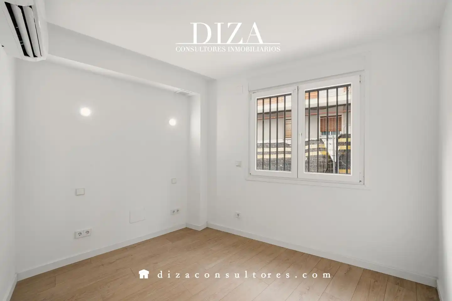 Dormitori de Planta baixa en venda en Madrid amb Aire condicionat i Terrassa