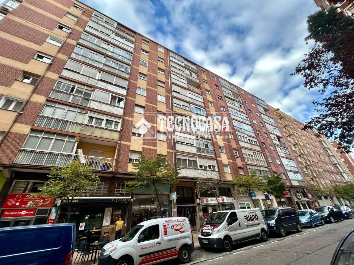 Vista exterior de Pis en venda en Valladolid Capital amb Terrassa i Traster