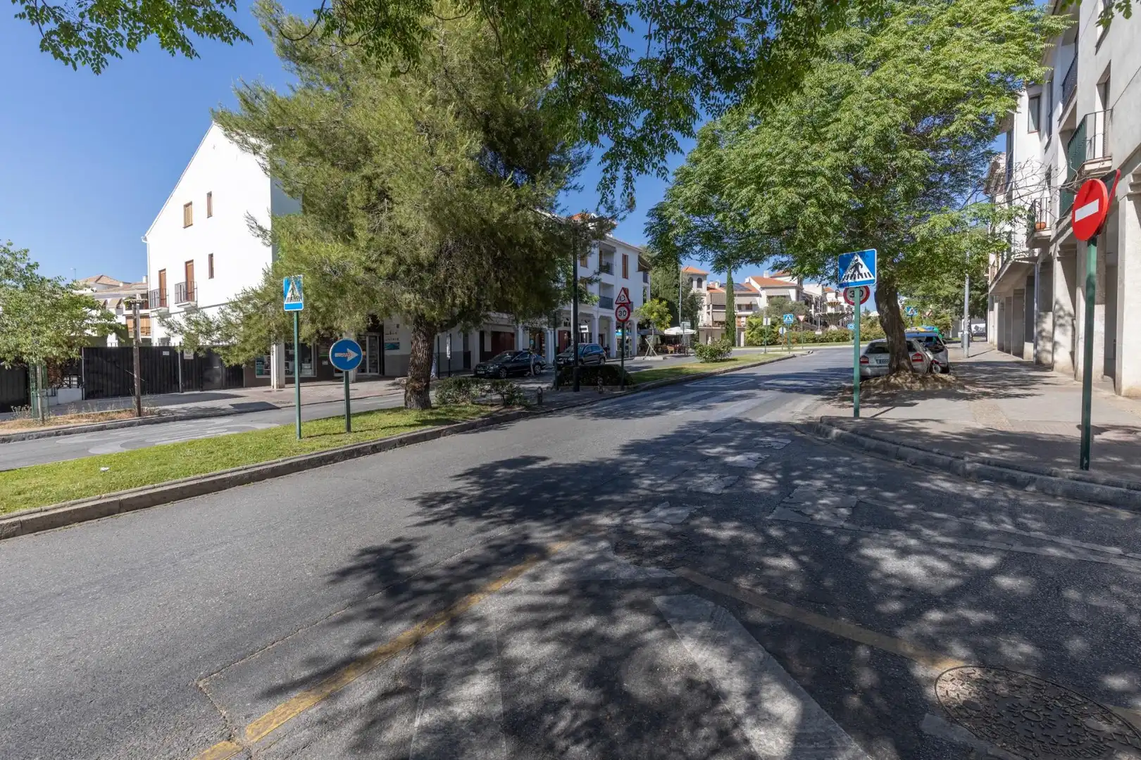 Vista exterior de Planta baja en venta en Granada con Aire acondicionado, Calefacción y Amueblado