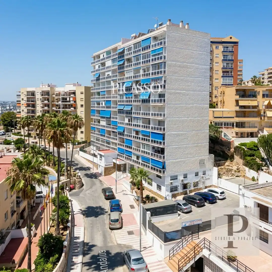 Flat with pool for sale in Montemar