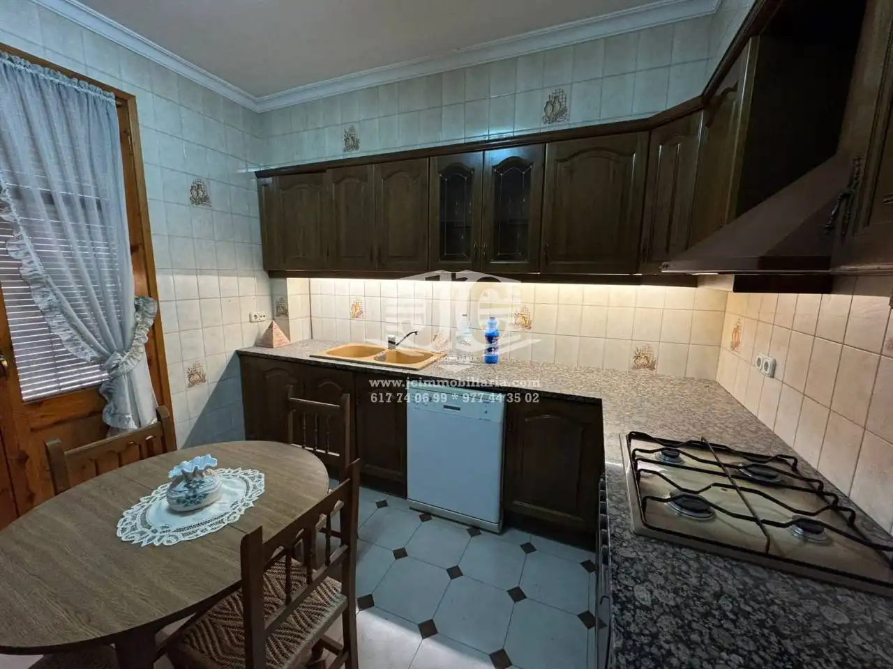 Cuina de Casa o xalet en venda en Tortosa amb Aire condicionat, Terrassa i Moblat