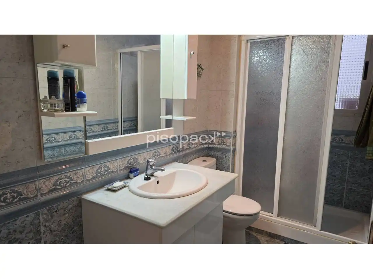Bathroom of Flat for sale in  Pamplona / Iruña  with Heating, Parquet flooring and Balcony