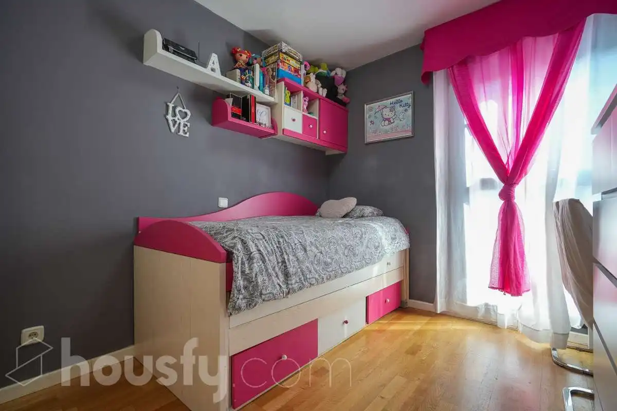 Habitación de Ático en venta en Madrid con Terraza, Trastero y Piscina comunitaria
