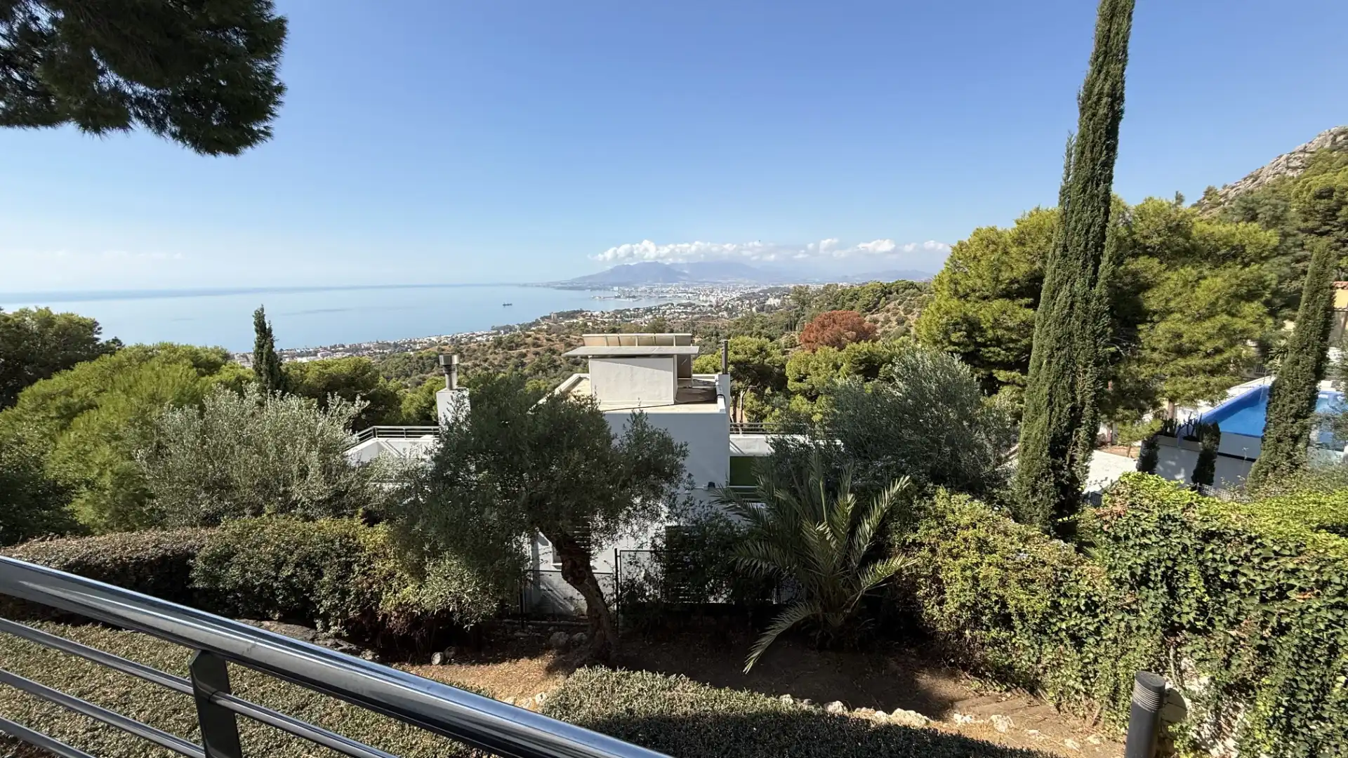 Houses for sale in Calle Esterlicia, 1, Pinares de San Antón