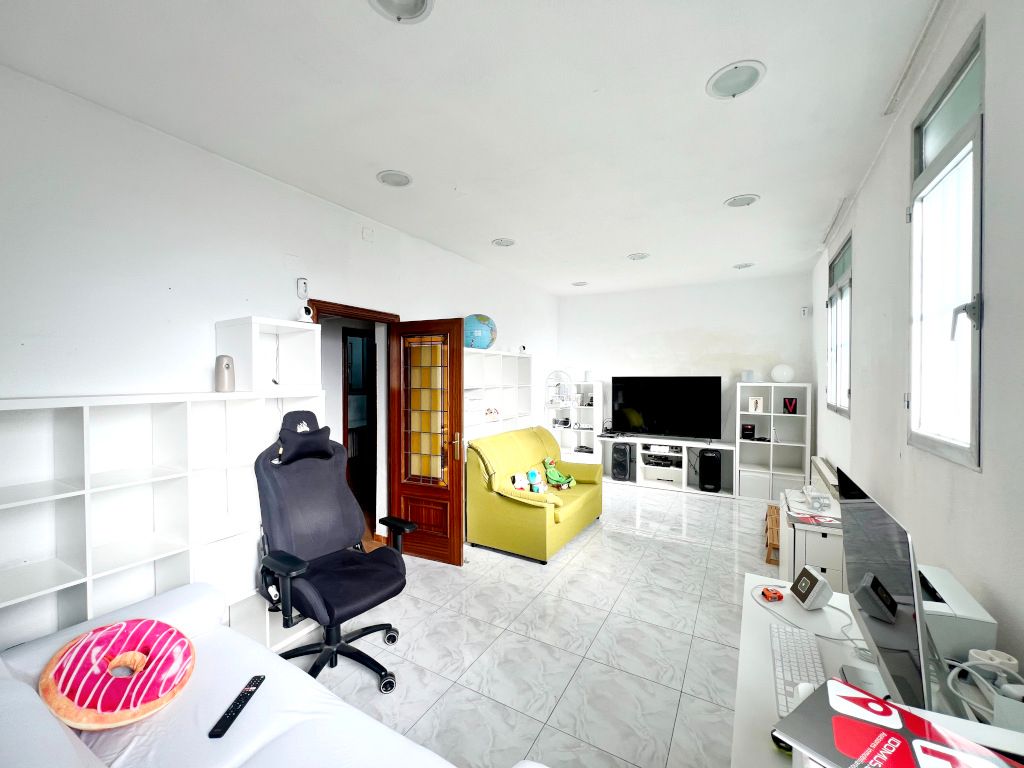 Living room of Flat for sale in  Madrid Capital  with Air Conditioner, Heating and Private garden
