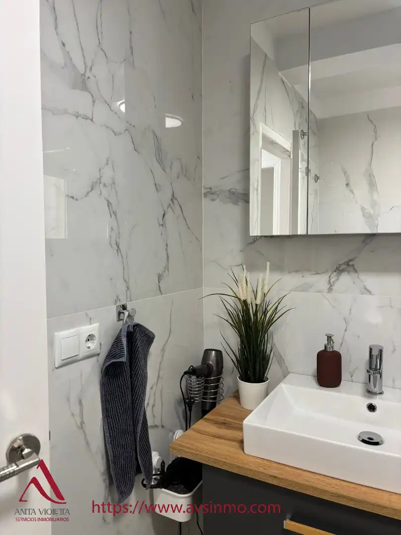 Baño de Piso en venta en Torrevieja con Aire acondicionado, Jardín privado y Terraza