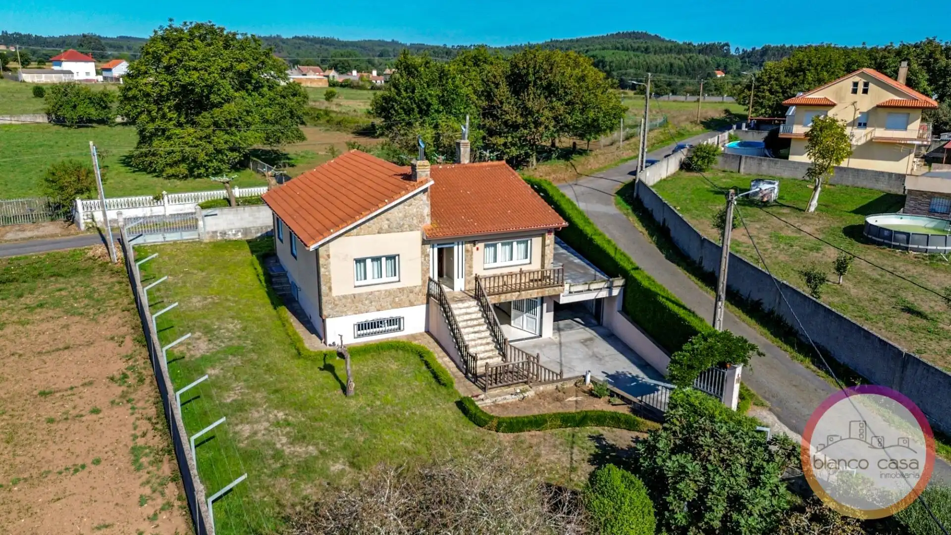 Casa amb terrassa en venda a Carballo, imagen 2