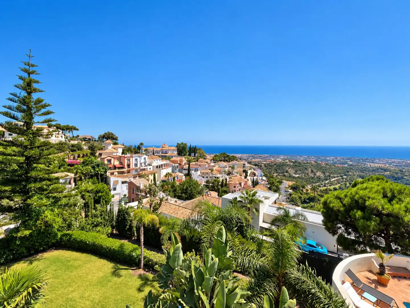 Exterior view of Houses for sale in Benahavís  with Air Conditioner, Swimming Pool and Balcony