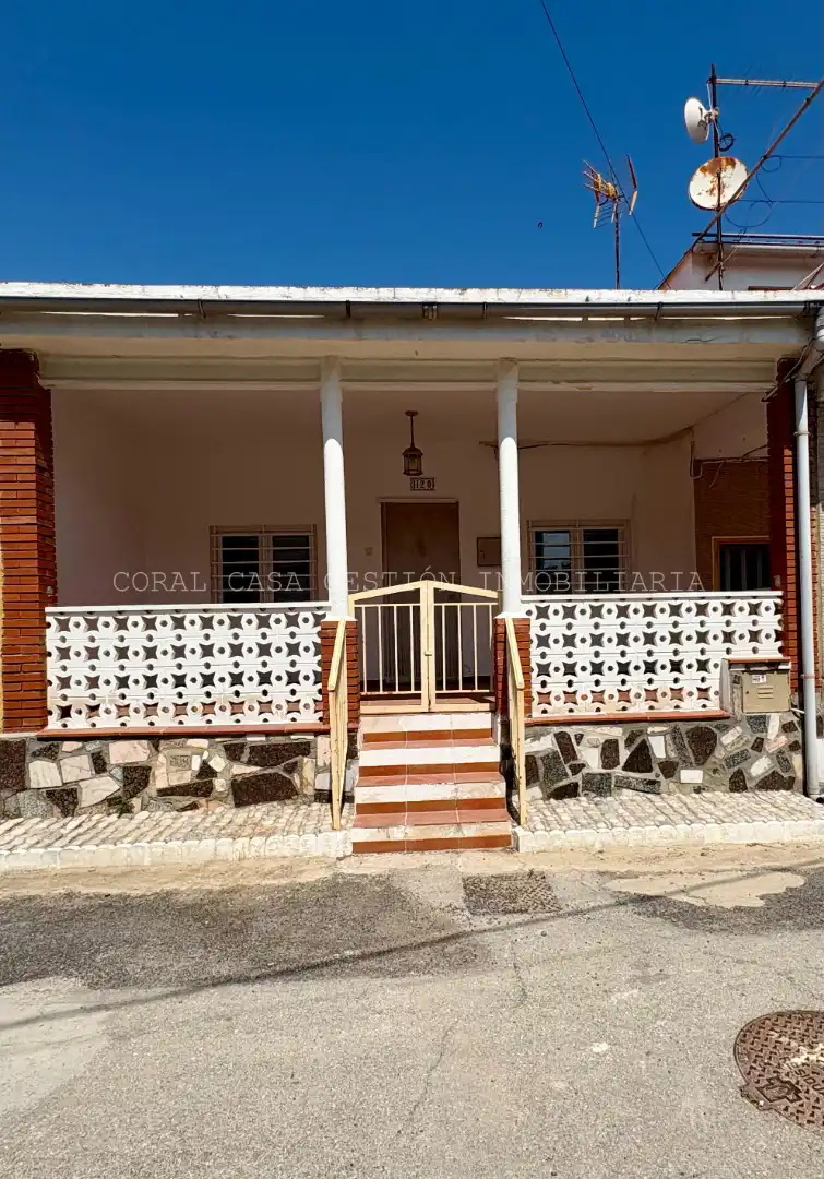 Exterior view of Detached homes for rent in Sagunto / Sagunt  with Air Conditioner, Terrace and Furnished