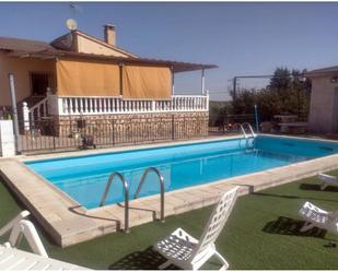 Swimming pool of House or chalet for sale in Guadamur