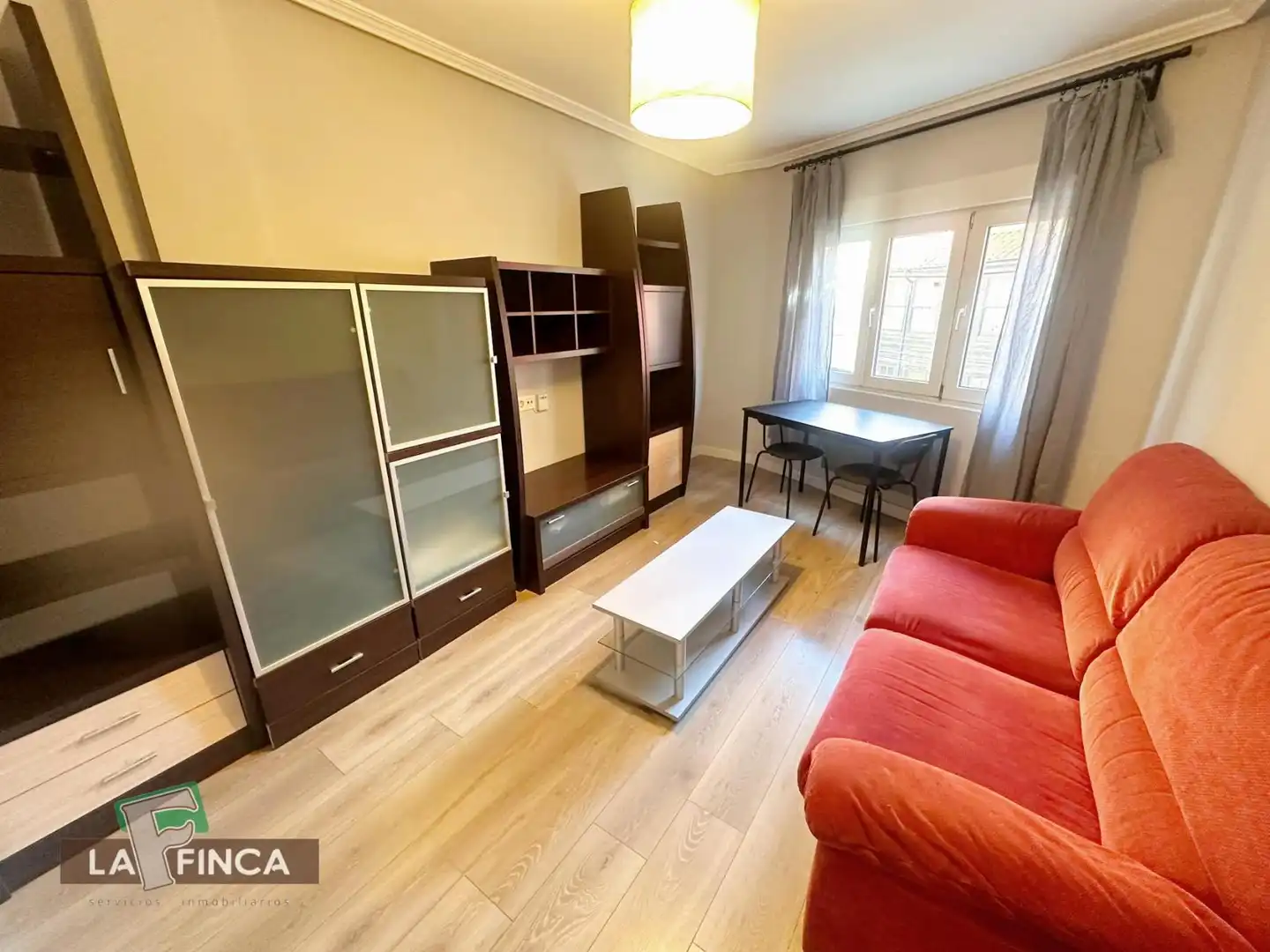 Sala de estar de Piso en venta en Oviedo  con Calefacción y Trastero