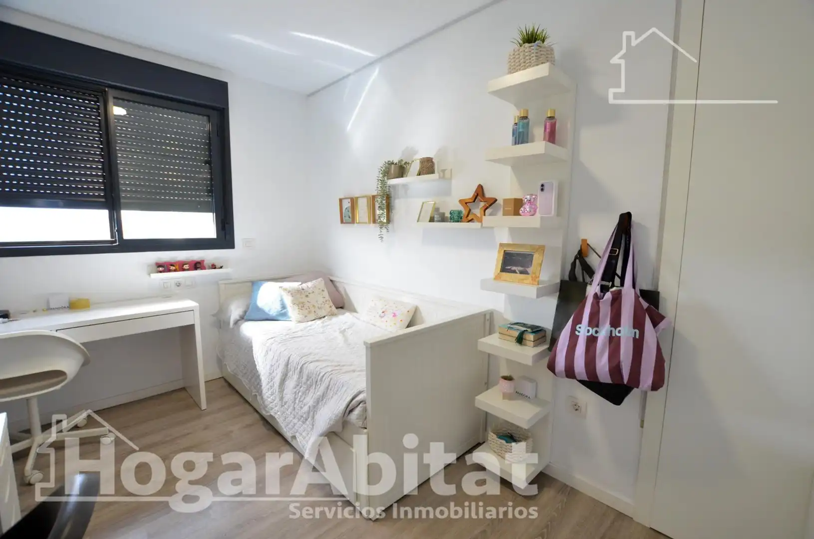Habitación de Piso en venta en Alicante / Alacant con Aire acondicionado, Calefacción y Jardín privado
